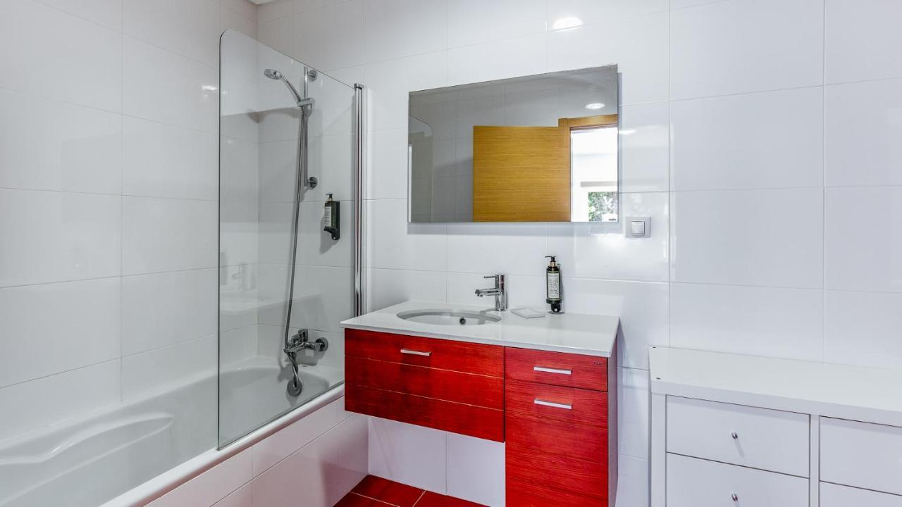 Luminous 2 Bdr Apartment W/Pool By Lovelystay Albufeira Luaran gambar
