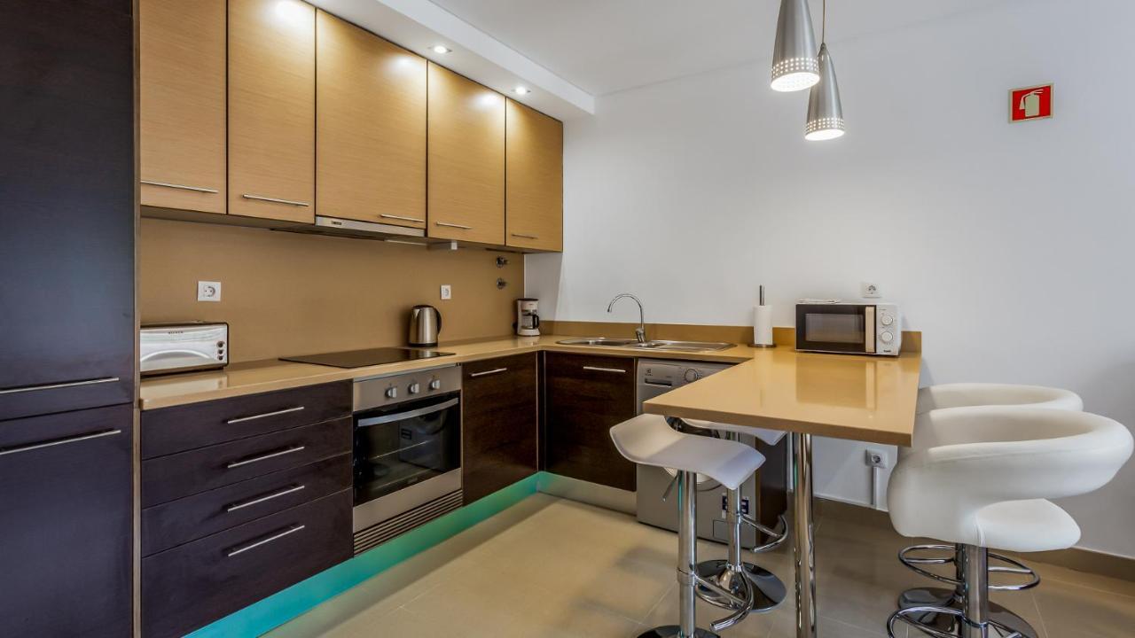 Luminous 2 Bdr Apartment W/Pool By Lovelystay Albufeira Luaran gambar